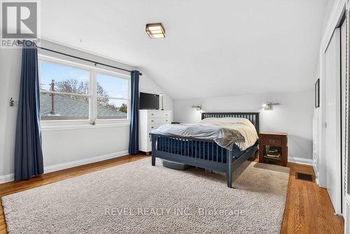 399 Pepper Drive, Burlington, ON - Indoor Photo Showing Bedroom