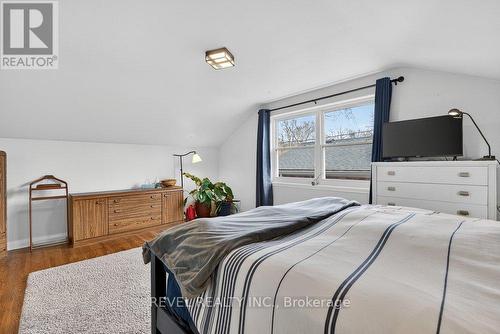 399 Pepper Drive, Burlington, ON - Indoor Photo Showing Bedroom