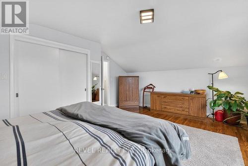 399 Pepper Drive, Burlington, ON - Indoor Photo Showing Bedroom