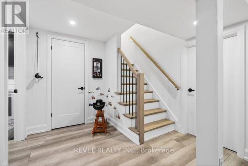 399 Pepper Drive, Burlington, ON - Indoor Photo Showing Other Room