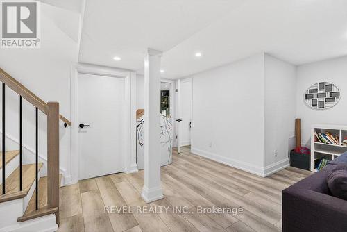 399 Pepper Drive, Burlington, ON - Indoor Photo Showing Other Room