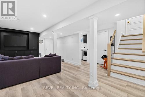 399 Pepper Drive, Burlington, ON - Indoor Photo Showing Other Room