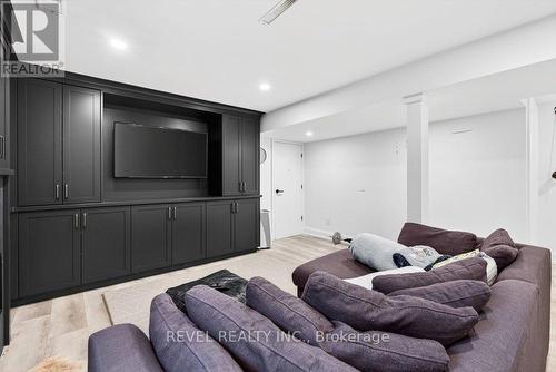 399 Pepper Drive, Burlington, ON - Indoor