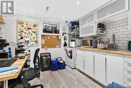 399 Pepper Drive, Burlington, ON - Indoor Photo Showing Kitchen With Double Sink