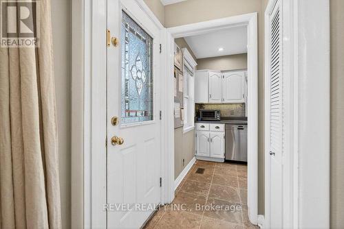 399 Pepper Drive, Burlington, ON - Indoor Photo Showing Other Room