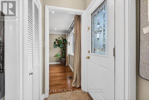 399 Pepper Drive, Burlington, ON - Indoor Photo Showing Other Room