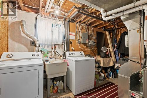 9606 Avery Lane, Windsor, ON - Indoor Photo Showing Laundry Room
