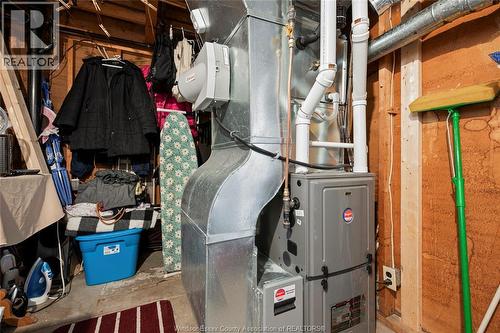 9606 Avery Lane, Windsor, ON - Indoor Photo Showing Basement