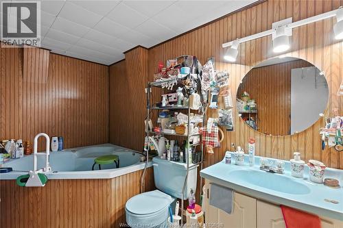 9606 Avery Lane, Windsor, ON - Indoor Photo Showing Bathroom
