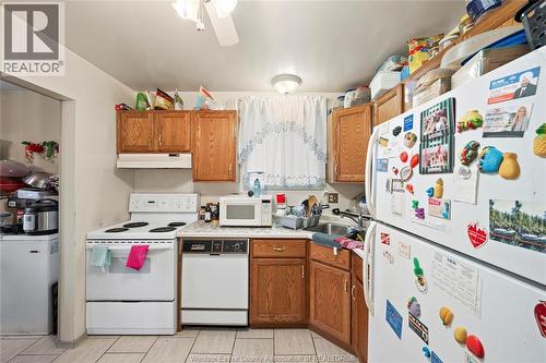 9606 Avery Lane, Windsor, ON - Indoor Photo Showing Kitchen With Double Sink