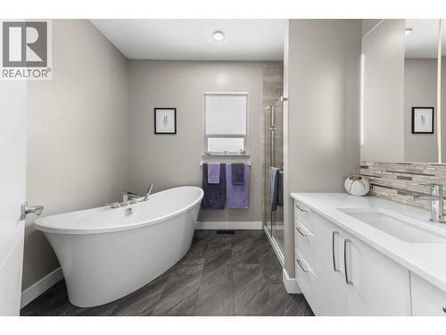 617 2Nd Avenue, Keremeos, BC - Indoor Photo Showing Bathroom