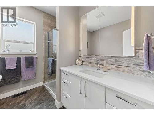 617 2Nd Avenue, Keremeos, BC - Indoor Photo Showing Bathroom