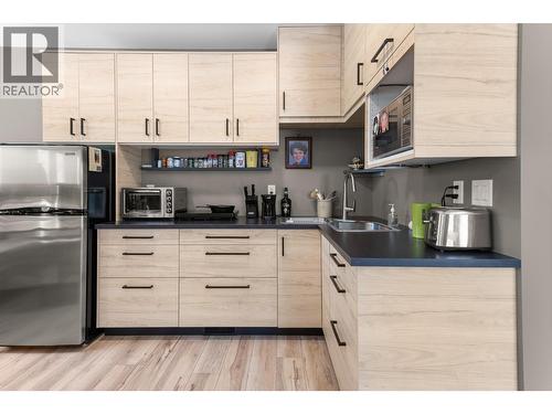 617 2Nd Avenue, Keremeos, BC - Indoor Photo Showing Kitchen With Stainless Steel Kitchen