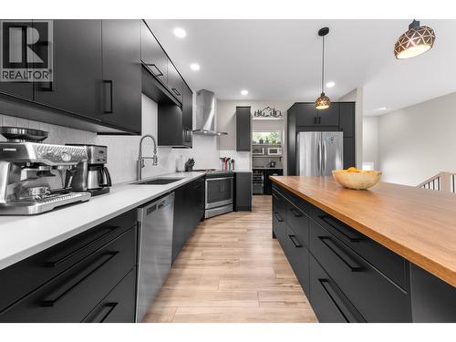 617 2Nd Avenue, Keremeos, BC - Indoor Photo Showing Kitchen With Upgraded Kitchen