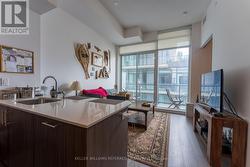 1005 - 297 COLLEGE STREET  Toronto, ON M5T 0C2