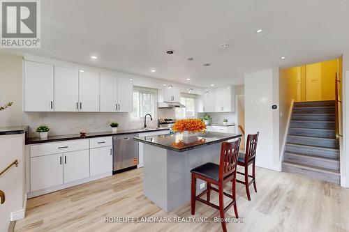 2203 Council Ring Road, Mississauga, ON - Indoor Photo Showing Kitchen With Upgraded Kitchen