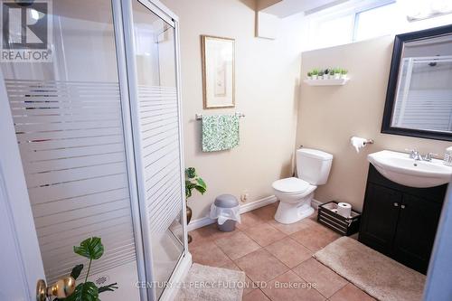 333 Rosette Drive, Waterloo, ON - Indoor Photo Showing Bathroom