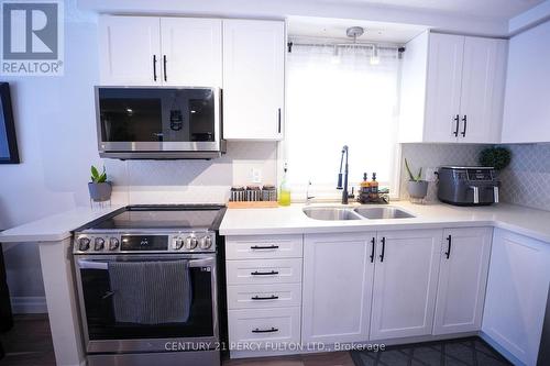 333 Rosette Drive, Waterloo, ON - Indoor Photo Showing Kitchen With Double Sink