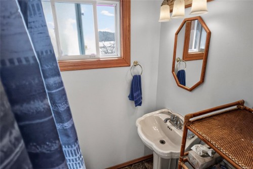 212 Albion Cres, Ucluelet, BC 