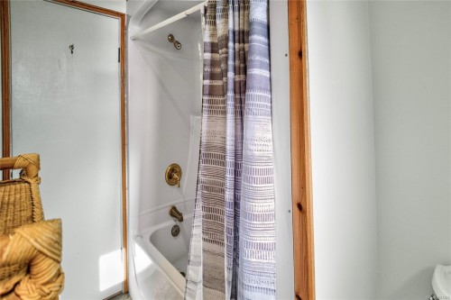 212 Albion Cres, Ucluelet, BC 