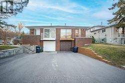 4 LOWBANK COURT  Toronto, ON M2M 3A4
