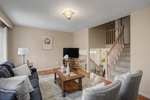 4317 Sugarbush Road, Mississauga, ON - Indoor Photo Showing Living Room