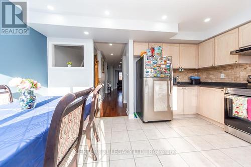 28 Oakins Lane, Ajax, ON - Indoor Photo Showing Kitchen