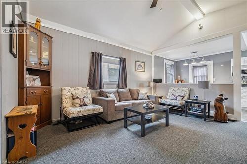 7 North Park Avenue, Hamilton, ON - Indoor Photo Showing Living Room