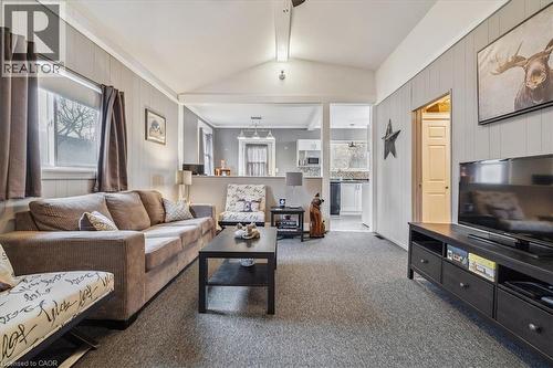 7 North Park Avenue, Hamilton, ON - Indoor Photo Showing Living Room