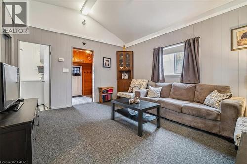 7 North Park Avenue, Hamilton, ON - Indoor Photo Showing Living Room