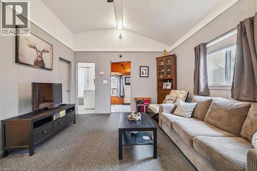 7 North Park Avenue, Hamilton, ON - Indoor Photo Showing Living Room