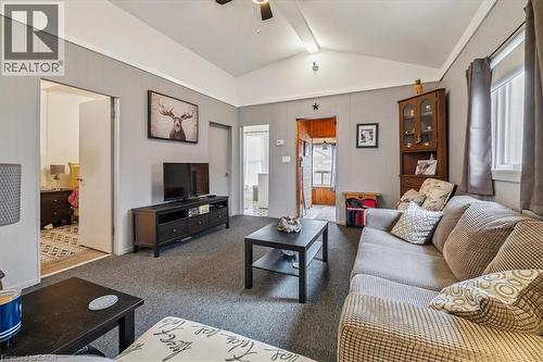 7 North Park Avenue, Hamilton, ON - Indoor Photo Showing Living Room