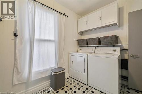 7 North Park Avenue, Hamilton, ON - Indoor Photo Showing Laundry Room