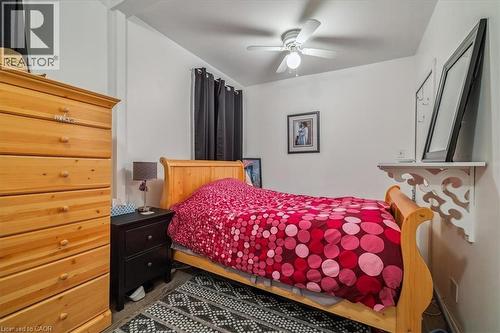 7 North Park Avenue, Hamilton, ON - Indoor Photo Showing Bedroom