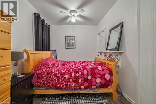 7 North Park Avenue, Hamilton, ON - Indoor Photo Showing Bedroom