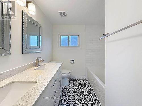 1360 Glen Rutley Circle, Mississauga, ON - Indoor Photo Showing Bathroom