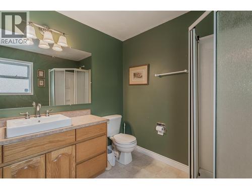 6410 Fox Crescent, Green Lake, BC - Indoor Photo Showing Bathroom