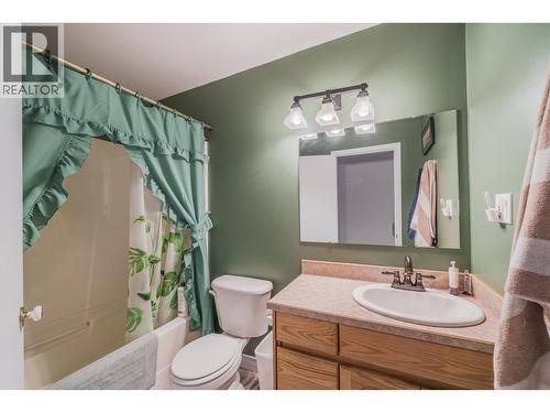 6410 Fox Crescent, Green Lake, BC - Indoor Photo Showing Bathroom