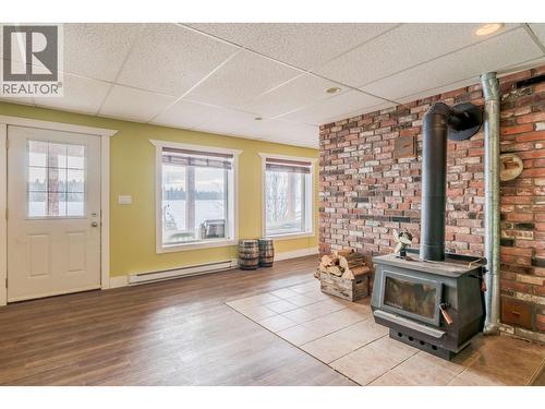 6410 Fox Crescent, Green Lake, BC - Indoor With Fireplace