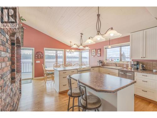 6410 Fox Crescent, Green Lake, BC - Indoor