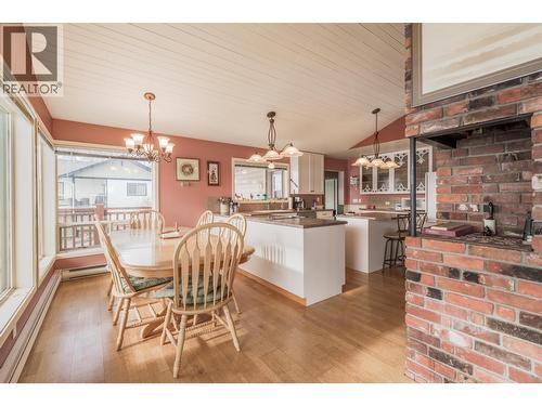 6410 Fox Crescent, Green Lake, BC - Indoor Photo Showing Dining Room