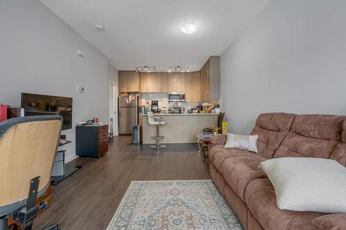10104  122 Ave Nw, Edmonton, AB - Indoor Photo Showing Living Room