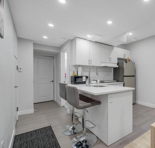 10104  122 Ave Nw, Edmonton, AB - Indoor Photo Showing Kitchen
