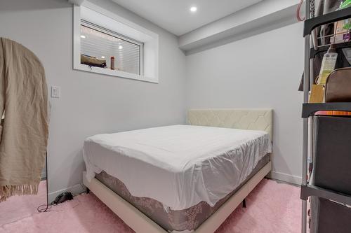 10104  122 Ave Nw, Edmonton, AB - Indoor Photo Showing Bedroom