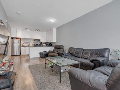 10104  122 Ave Nw, Edmonton, AB - Indoor Photo Showing Living Room
