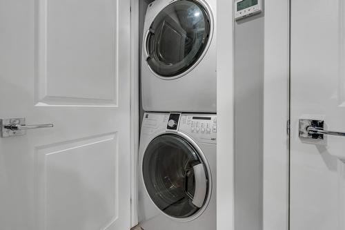 10104  122 Ave Nw, Edmonton, AB - Indoor Photo Showing Laundry Room