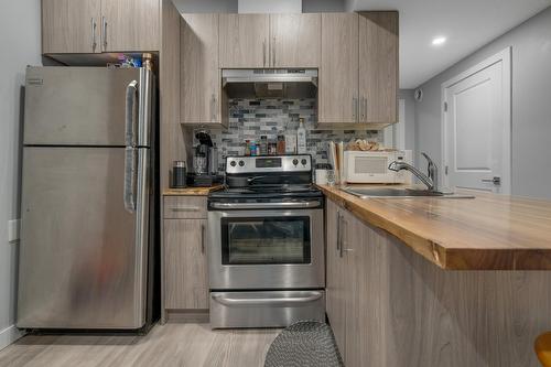 10104  122 Ave Nw, Edmonton, AB - Indoor Photo Showing Kitchen