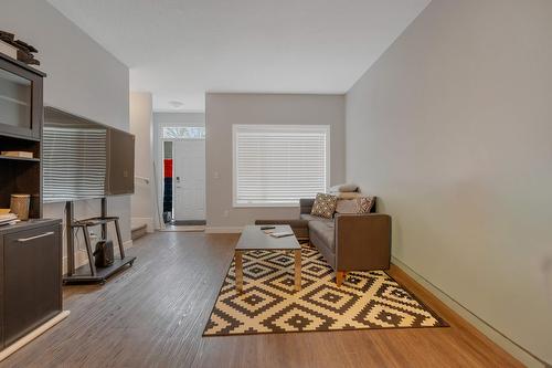 10104  122 Ave Nw, Edmonton, AB - Indoor Photo Showing Other Room