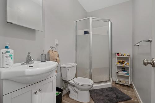 10104  122 Ave Nw, Edmonton, AB - Indoor Photo Showing Bathroom