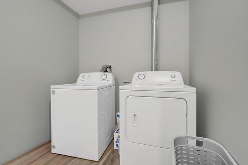 10104  122 Ave Nw, Edmonton, AB - Indoor Photo Showing Laundry Room
